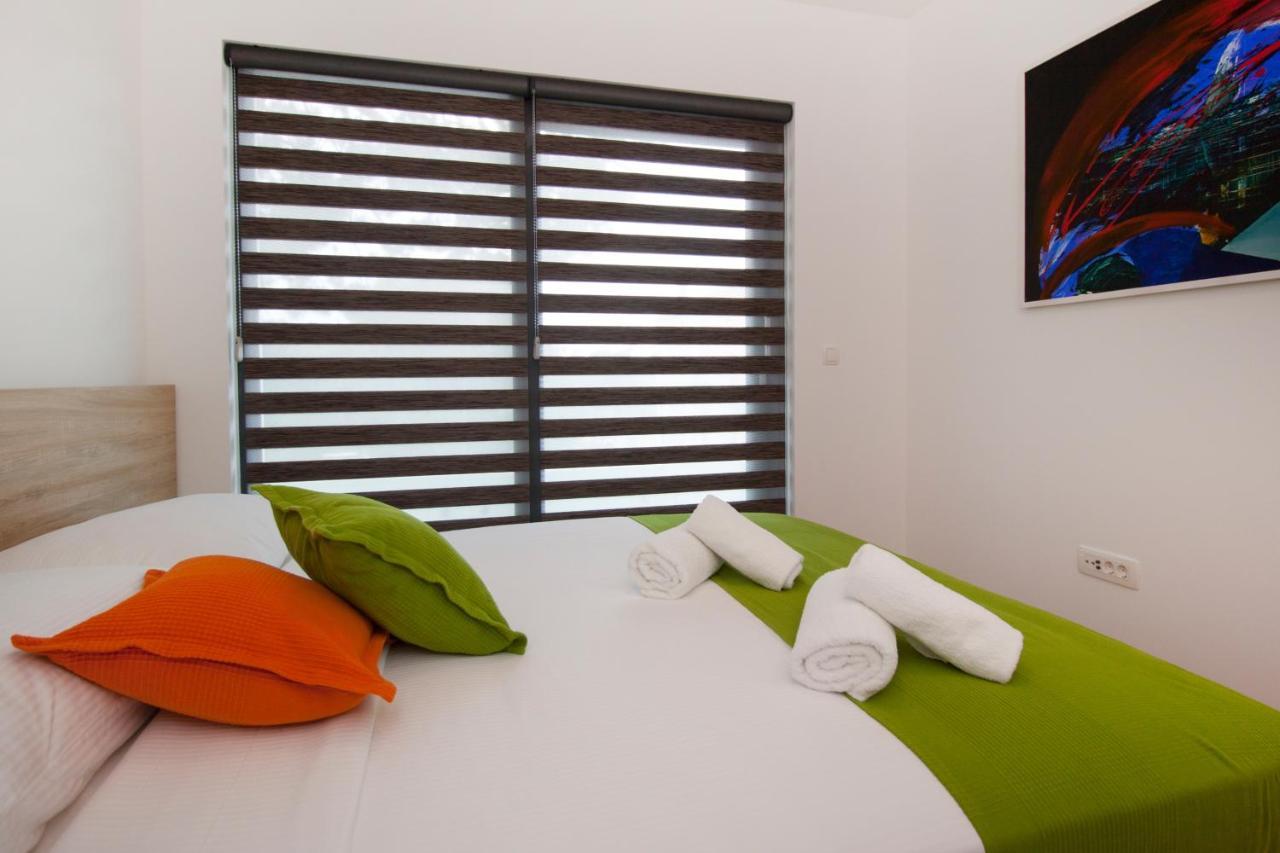 Apartments By The Sea Makarska - 19145 Екстер'єр фото